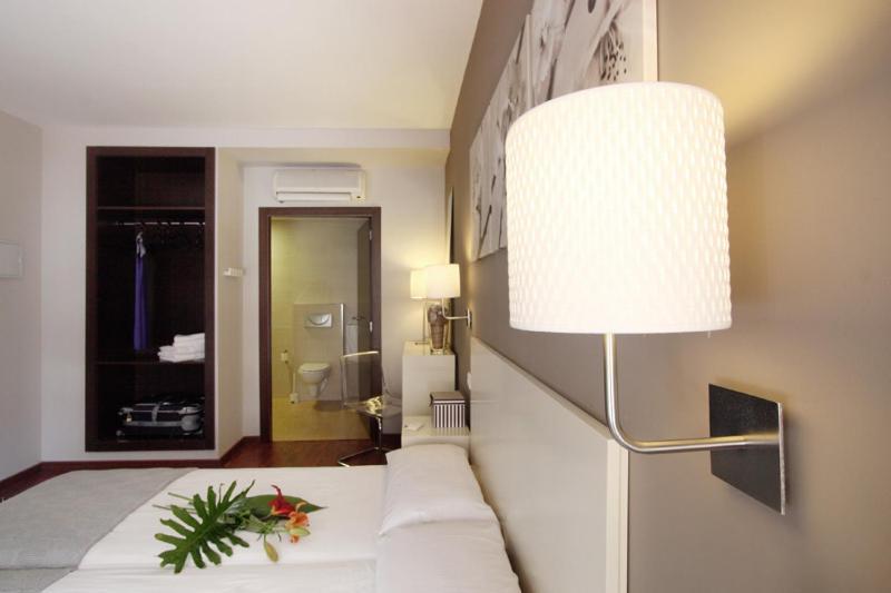 Dormavalencia Hostel Regne Dış mekan fotoğraf